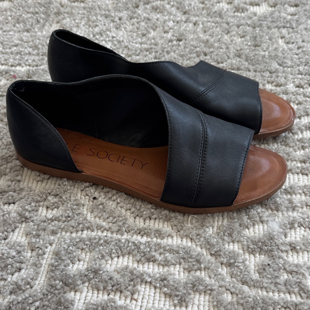 Sole Society Black and Tan Flats